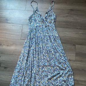August’s the Label light blue daisy print flowy midi dress